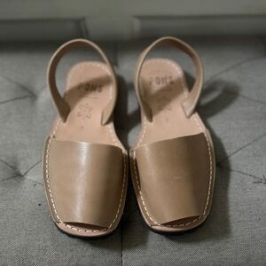 PONS Leather Sandals Tan Size 8 / 38 NWOT